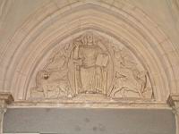 Lyon, Abbaye d'Ainay, Porche, Tympan, Le Christ et les 4 evangiles (1)